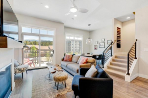 New Luxury Loft 5 I Huge Hot Tub I Great Views I Best Price I FREE Adventures Daily